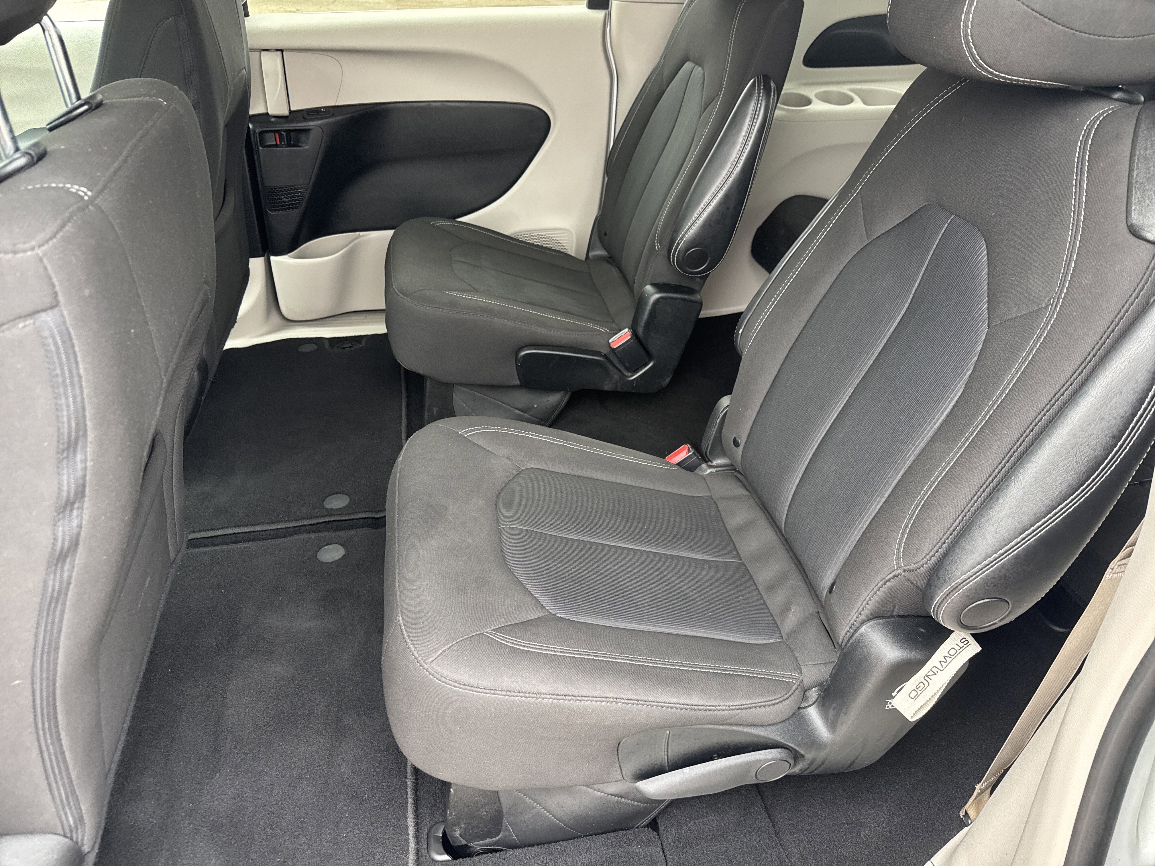 Used 2023 Chrysler Voyager LX image 11