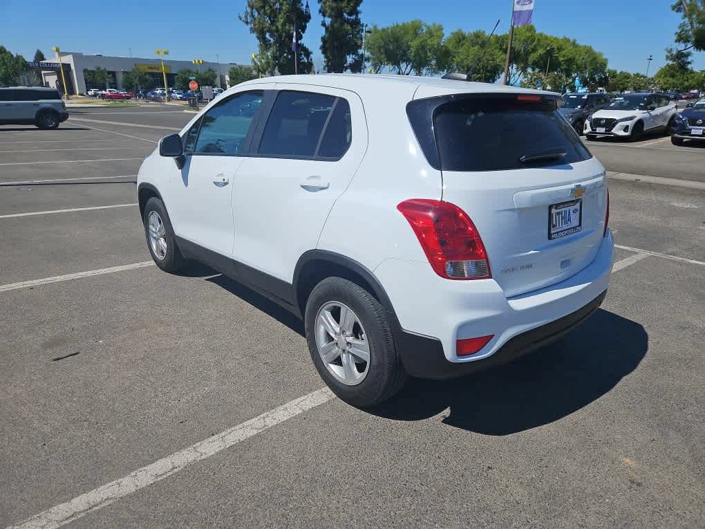 Used 2022 Chevrolet Trax LS w/ Tint and Cruise Package AWD/4WD image 6