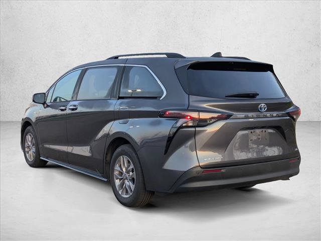 Used 2025 Toyota Sienna XLE AWD/4WD image 7