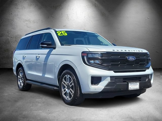Certified 2025 Ford Expedition Active AWD/4WD image 2