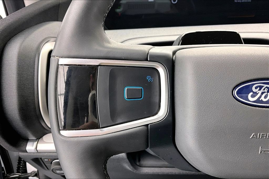 Certified 2025 Ford Expedition Active AWD/4WD image 18