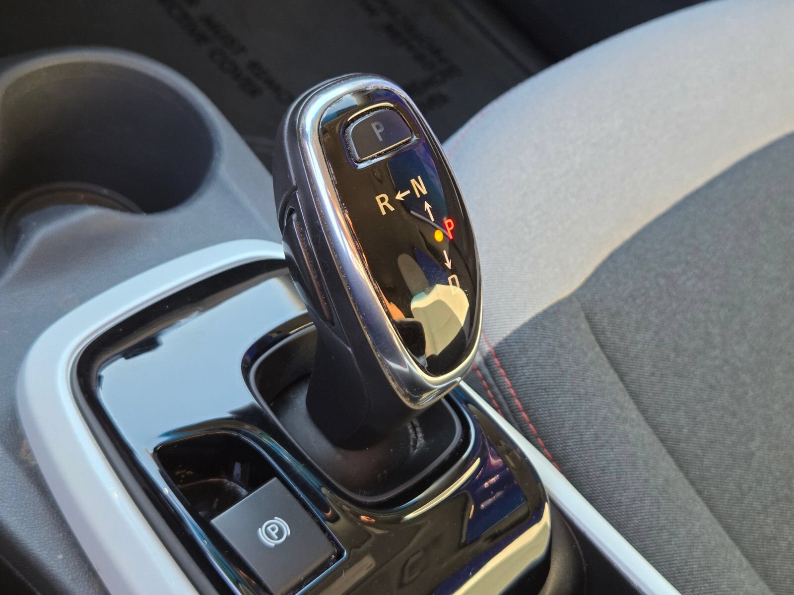Used 2018 Chevrolet Bolt LT FWD image 23
