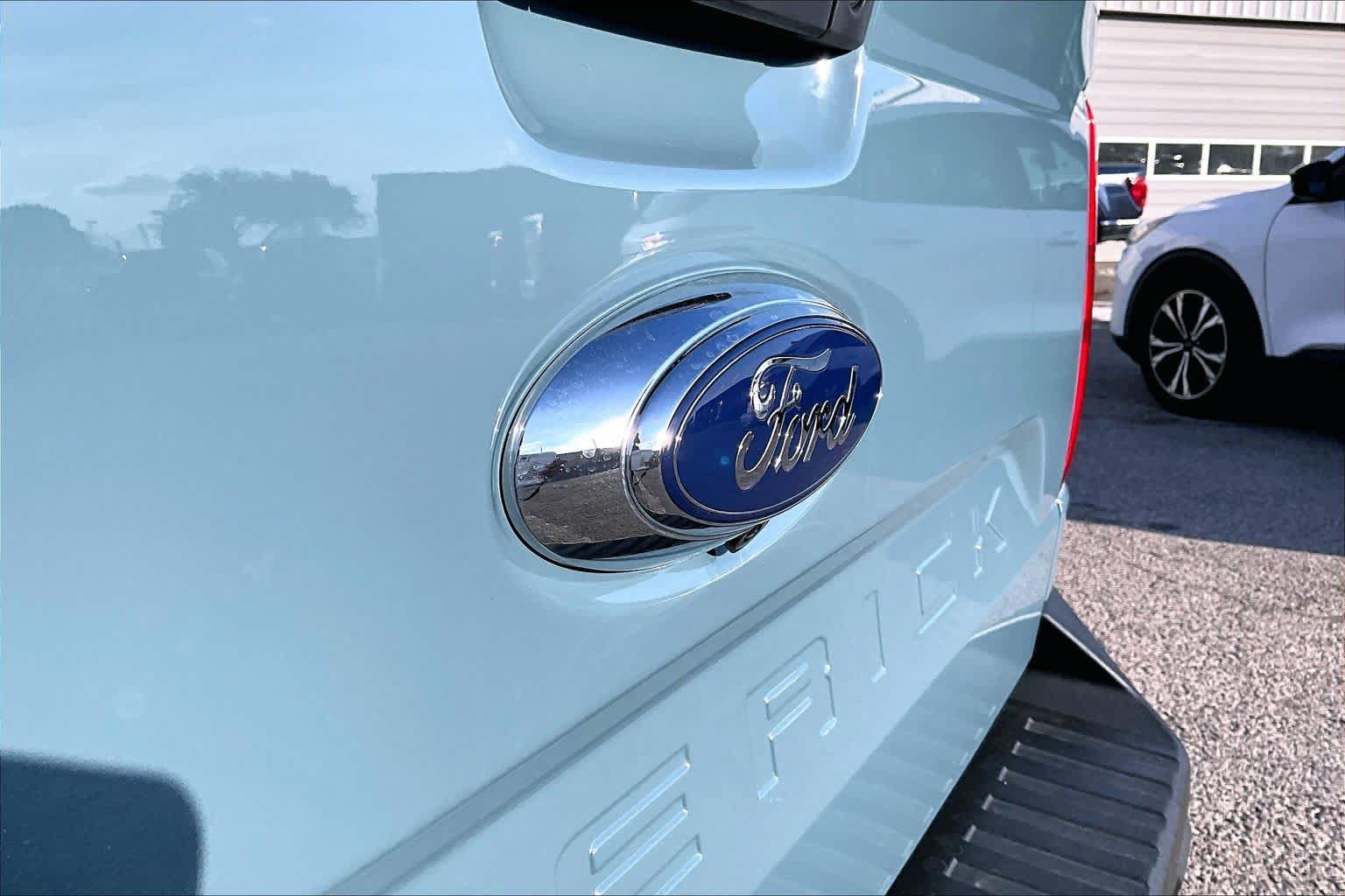 Certified 2023 Ford Maverick XLT w/ XLT Luxury Package FWD image 31