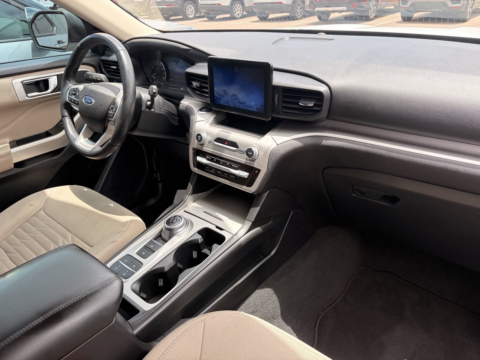 Certified 2021 Ford Explorer XLT RWD image 12