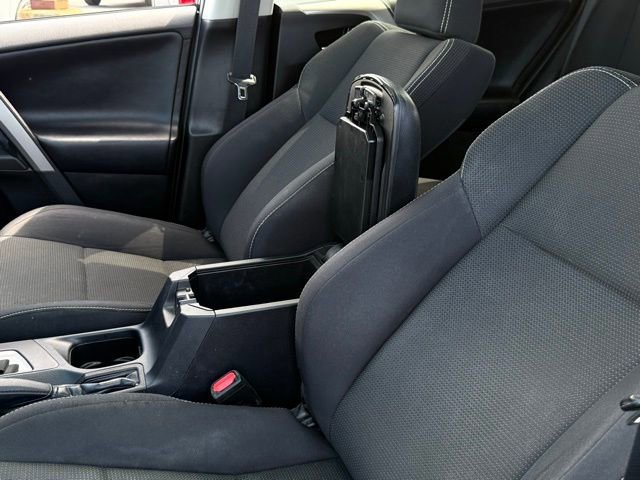 Used 2017 Toyota RAV4 XLE AWD/4WD image 37