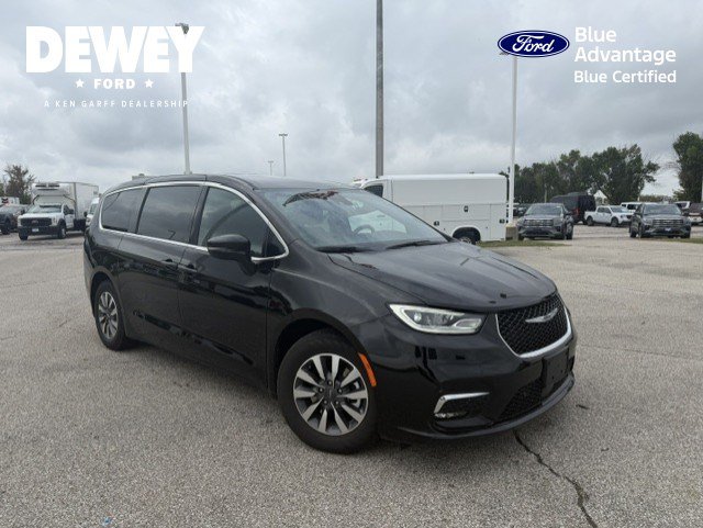 Used 2025 Chrysler Pacifica Select FWD image 1