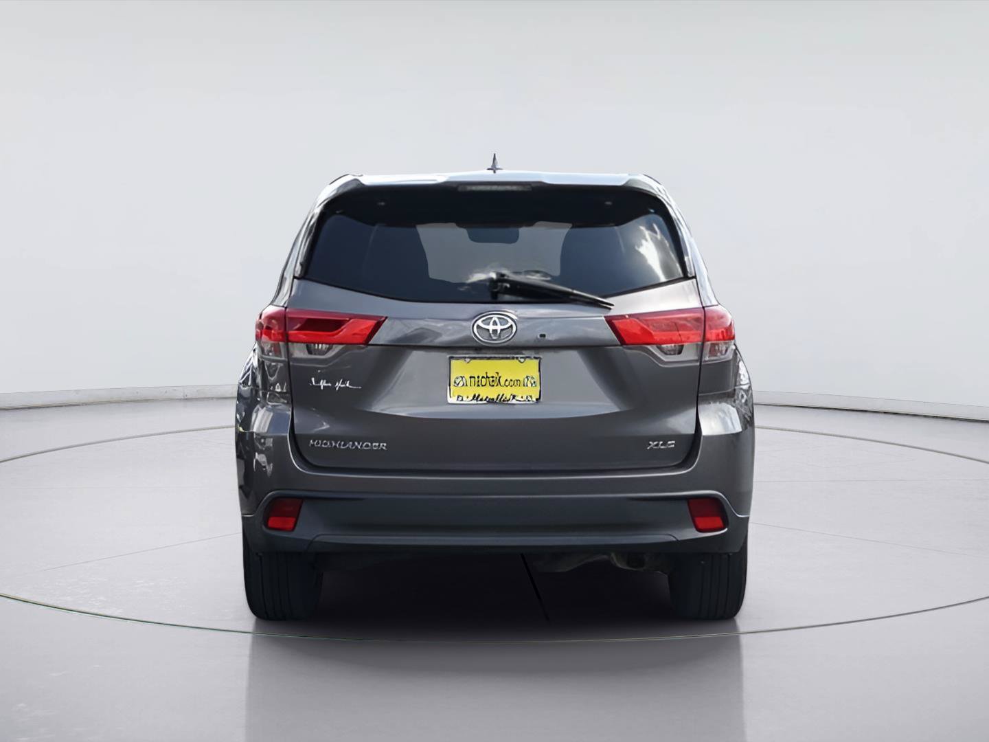 Used 2017 Toyota Highlander XLE FWD image 7