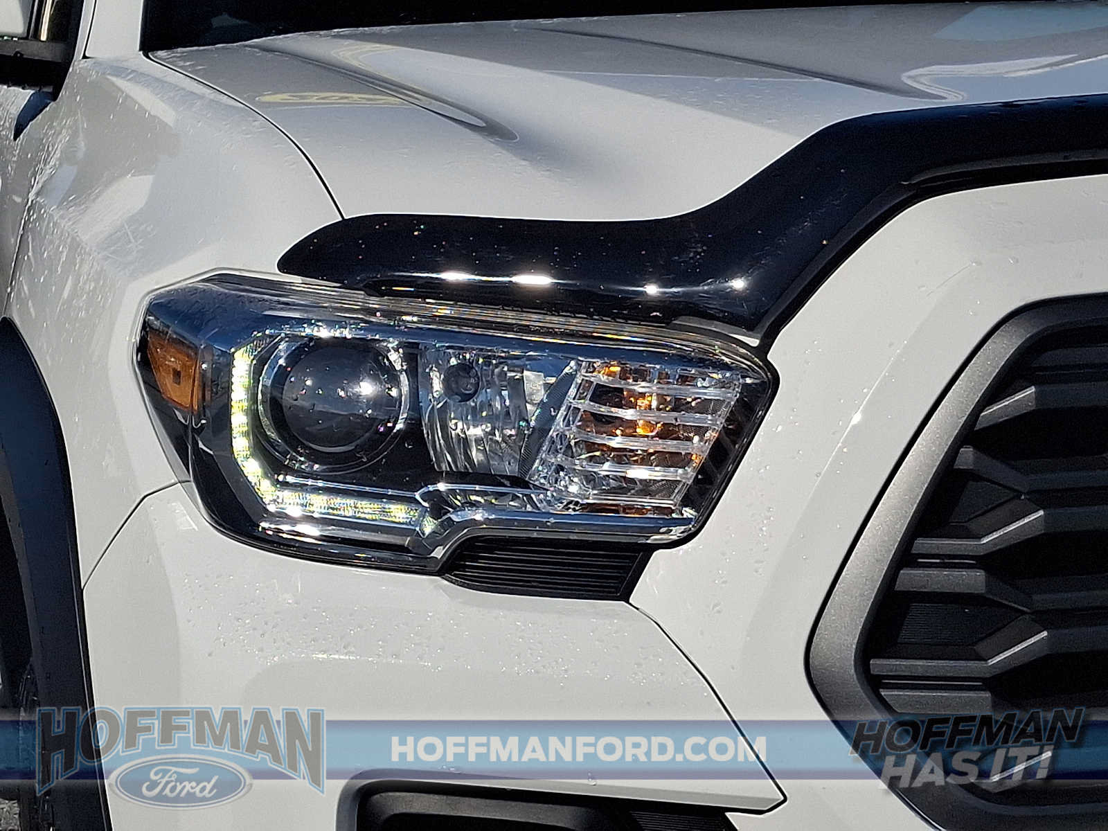 Used 2023 Toyota Tacoma TRD Off-Road w/ Technology Package AWD/4WD image 9
