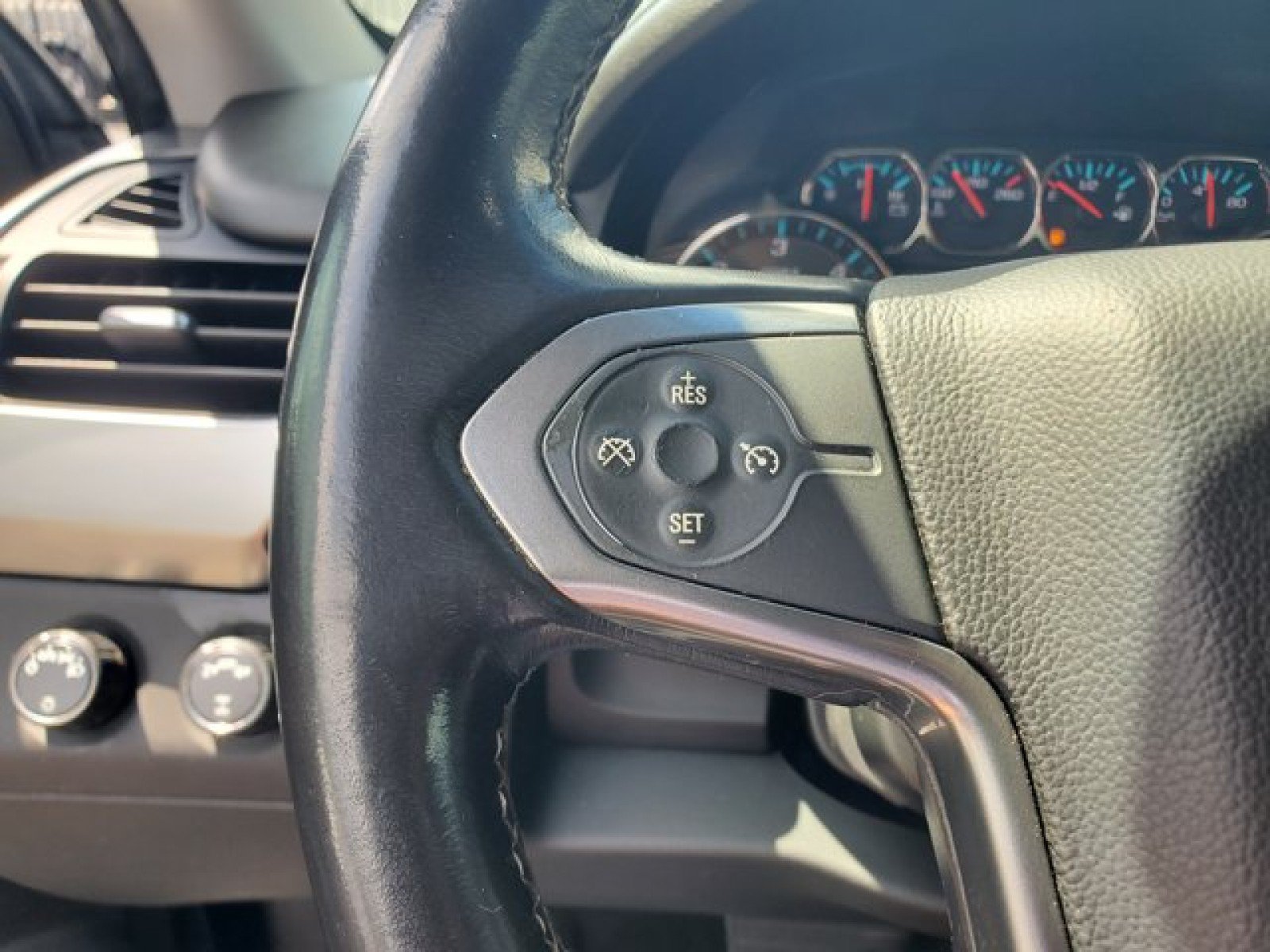 Used 2020 Chevrolet Tahoe LS AWD/4WD image 17