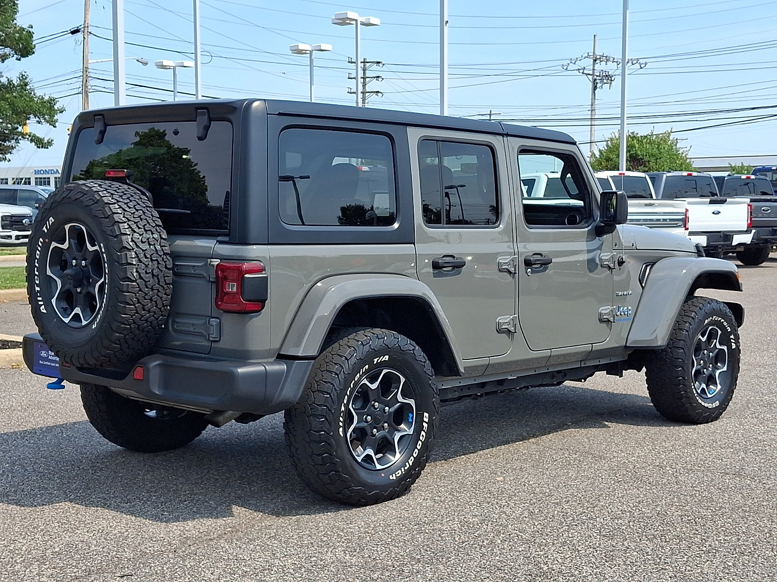 Used 2023 Jeep Wrangler Unlimited Sahara w/ Cold Weather Group AWD/4WD image 11