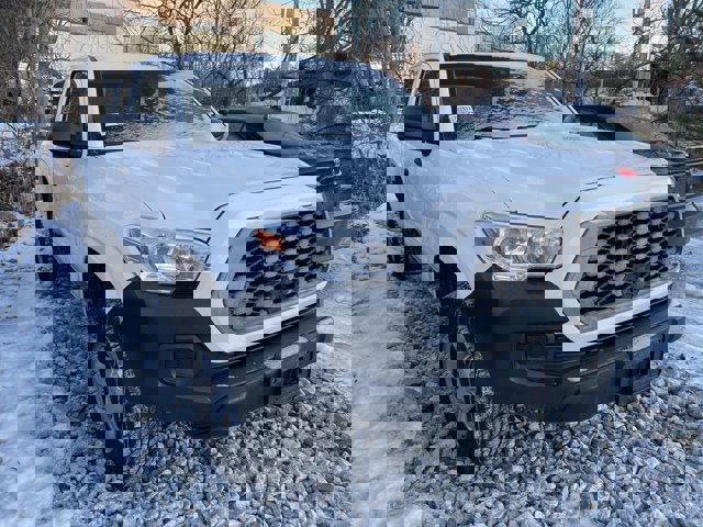 Used 2019 Toyota Tacoma 4x4 Access Cab image 2