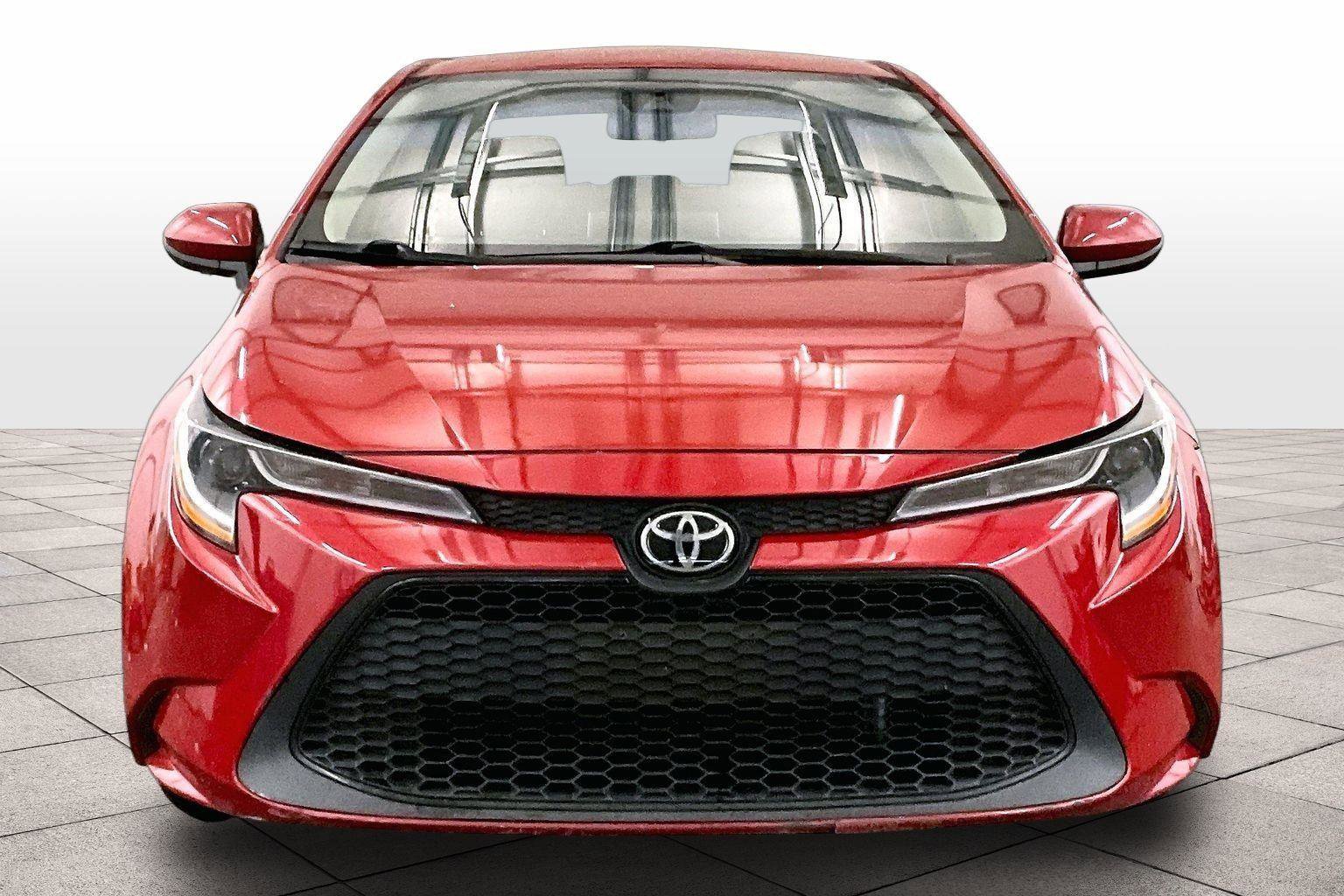Used 2021 Toyota Corolla LE image 3