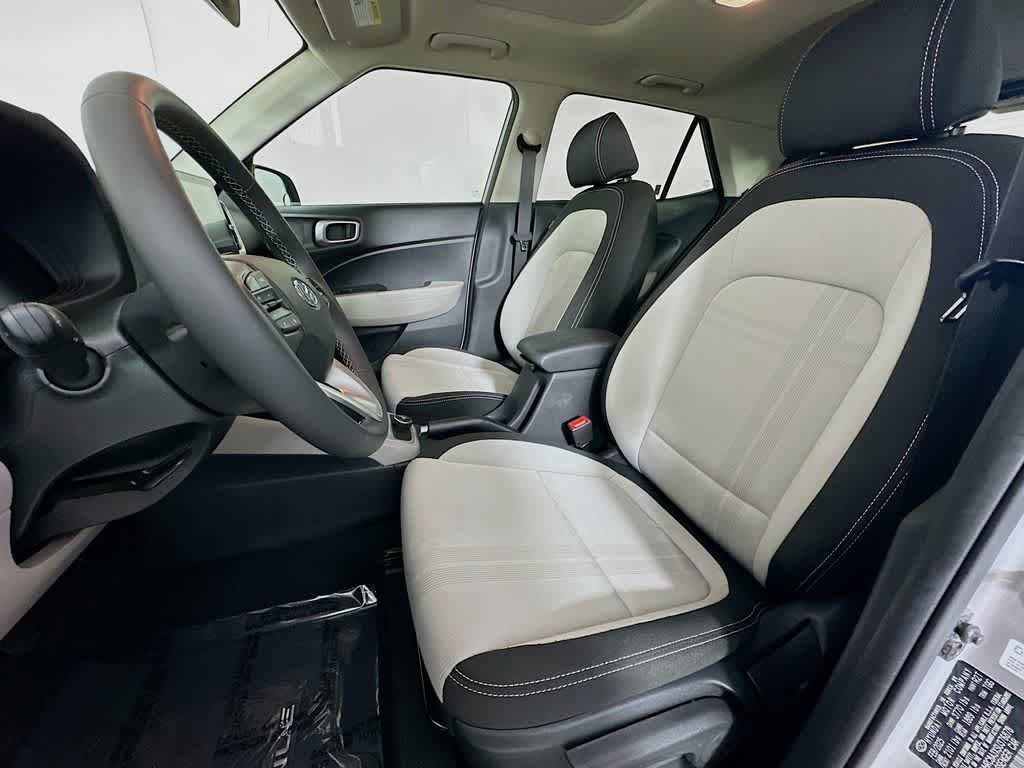 Used 2025 Hyundai Venue SEL FWD image 12
