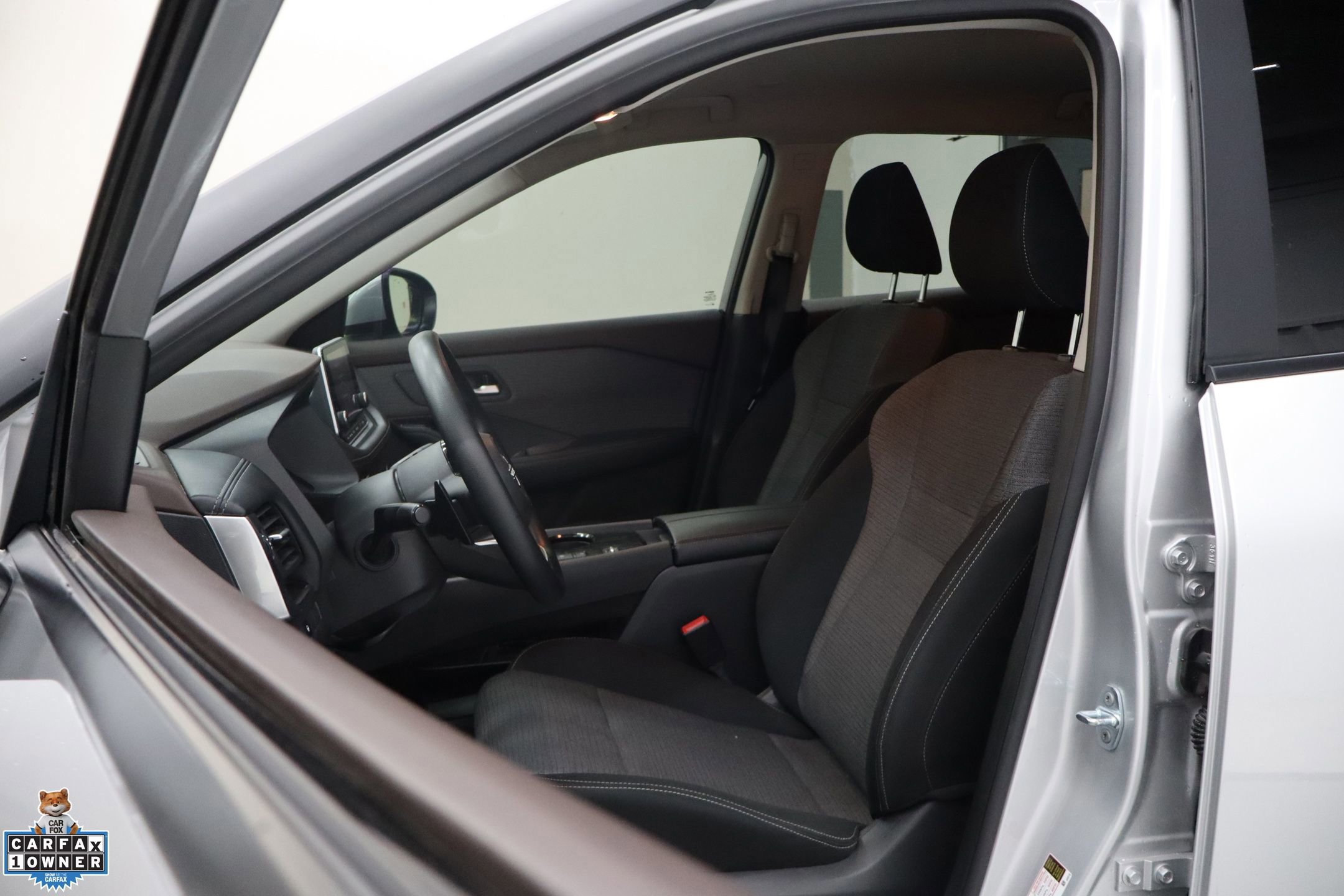 Used 2023 Nissan Rogue SV image 13