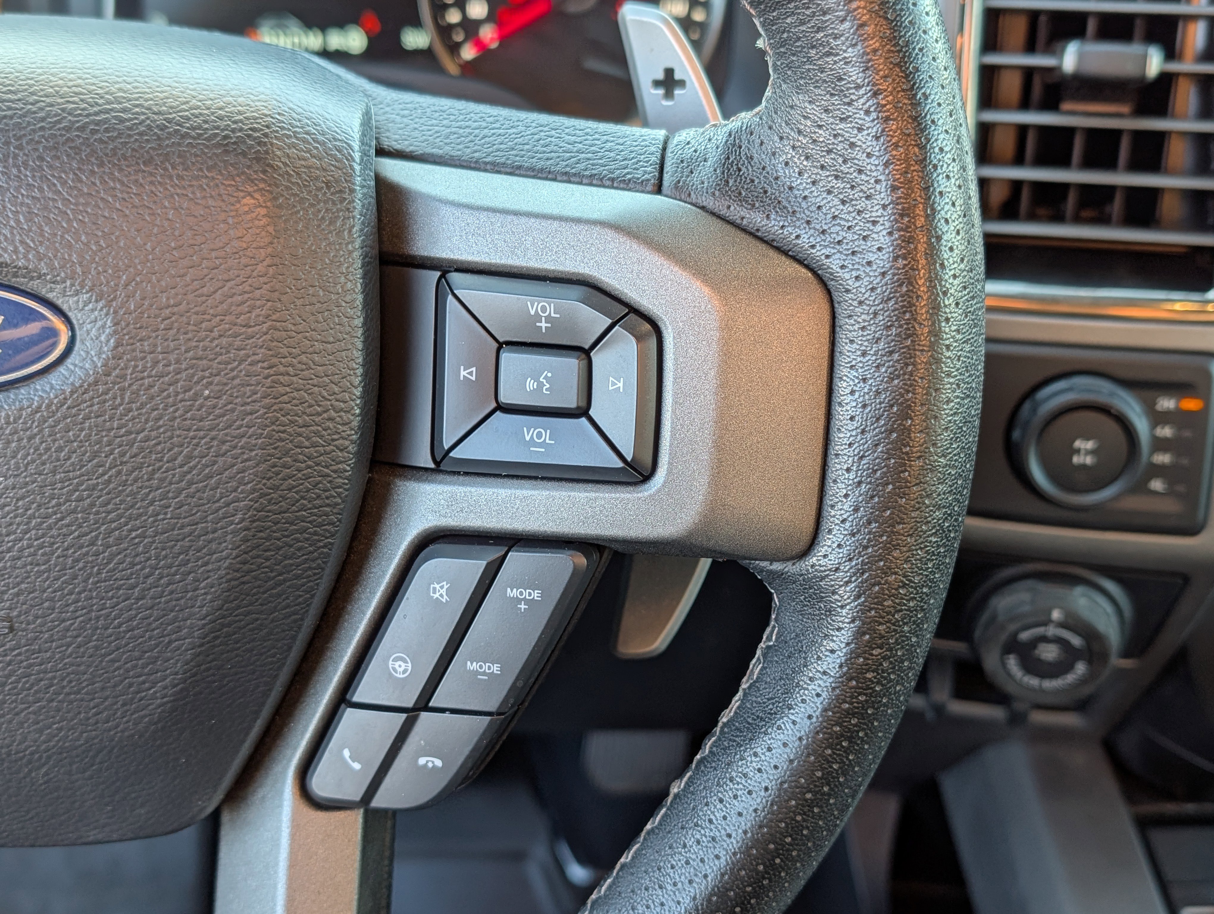 Certified 2020 Ford F150 Raptor w/ Equipment Group 802A Luxury image 24