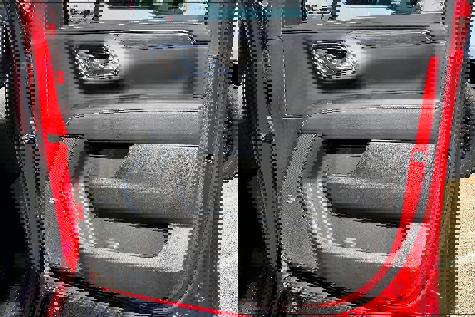 Used 2024 GMC Yukon SLT w/ SLT Premium Package image 23