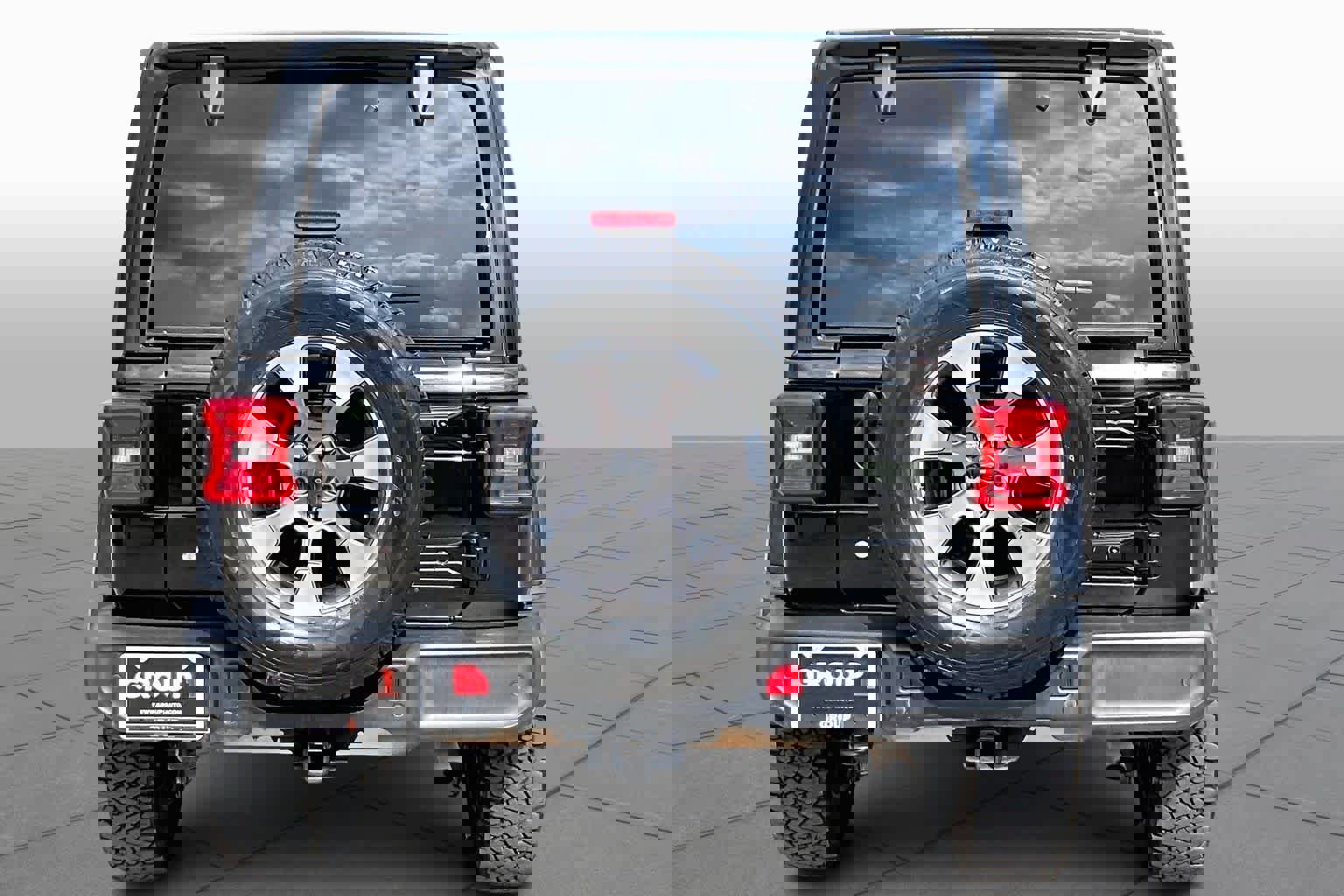 Used 2018 Jeep Wrangler Unlimited Sahara w/ Dual Top Group image 2