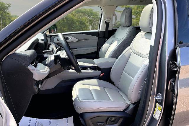 Certified 2025 Ford Explorer Active w/ Active Comfort Package AWD/4WD image 25
