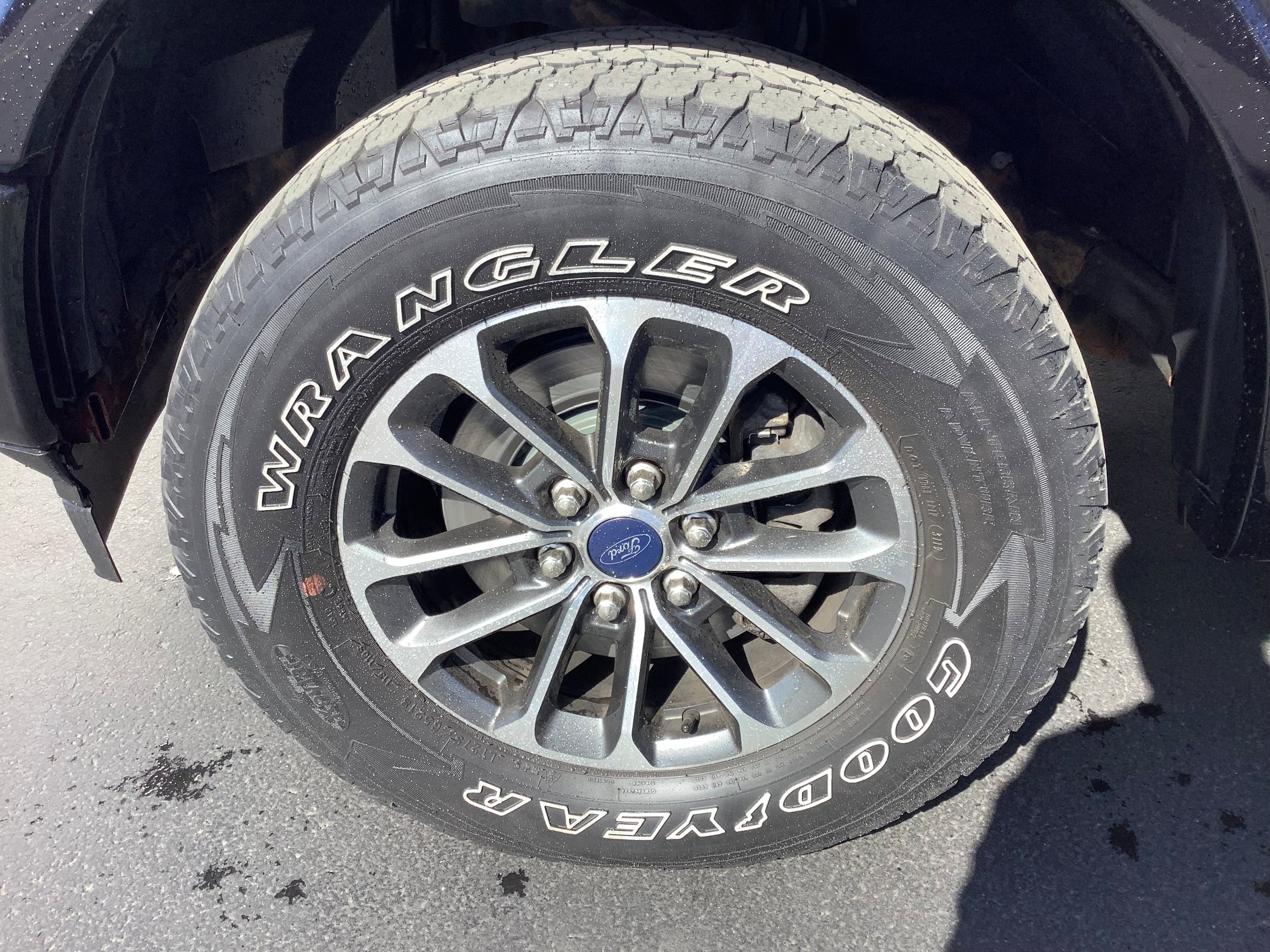Certified 2019 Ford F150 Lariat w/ Equipment Group 502A Luxury AWD/4WD image 4