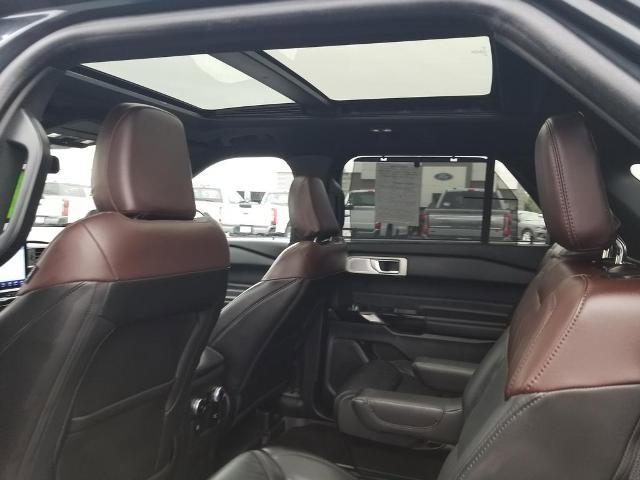 Certified 2023 Ford Explorer Platinum w/ Technology Package AWD/4WD image 17