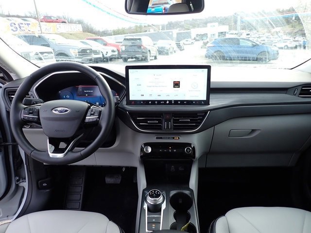 Certified 2025 Ford Escape Platinum w/ Premium Technology Package image 19
