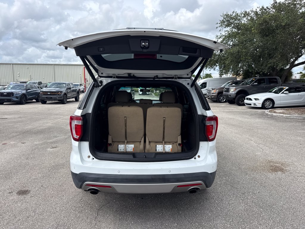 Certified 2017 Ford Explorer XLT w/ Equipment Group 202A FWD image 29
