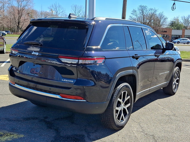 Used 2024 Jeep Grand Cherokee Limited image 4