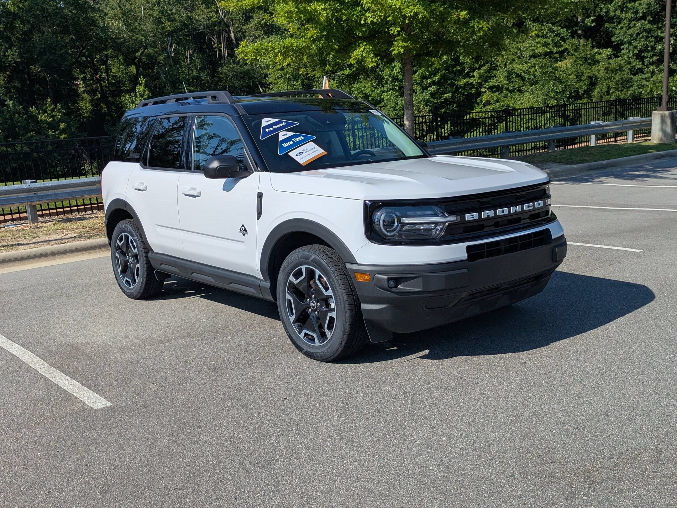 Certified 2023 Ford Bronco Sport Outer Banks w/ Tech Package AWD/4WD image 2