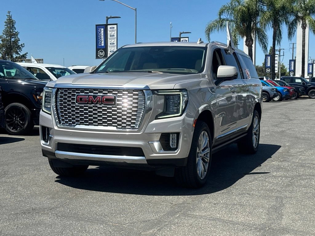 Used 2023 GMC Yukon XL Denali w/ Denali Reserve Package AWD/4WD image 5