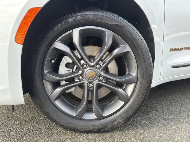 Used 2023 Chrysler Pacifica Touring-L w/ Road Tripper Package image 12