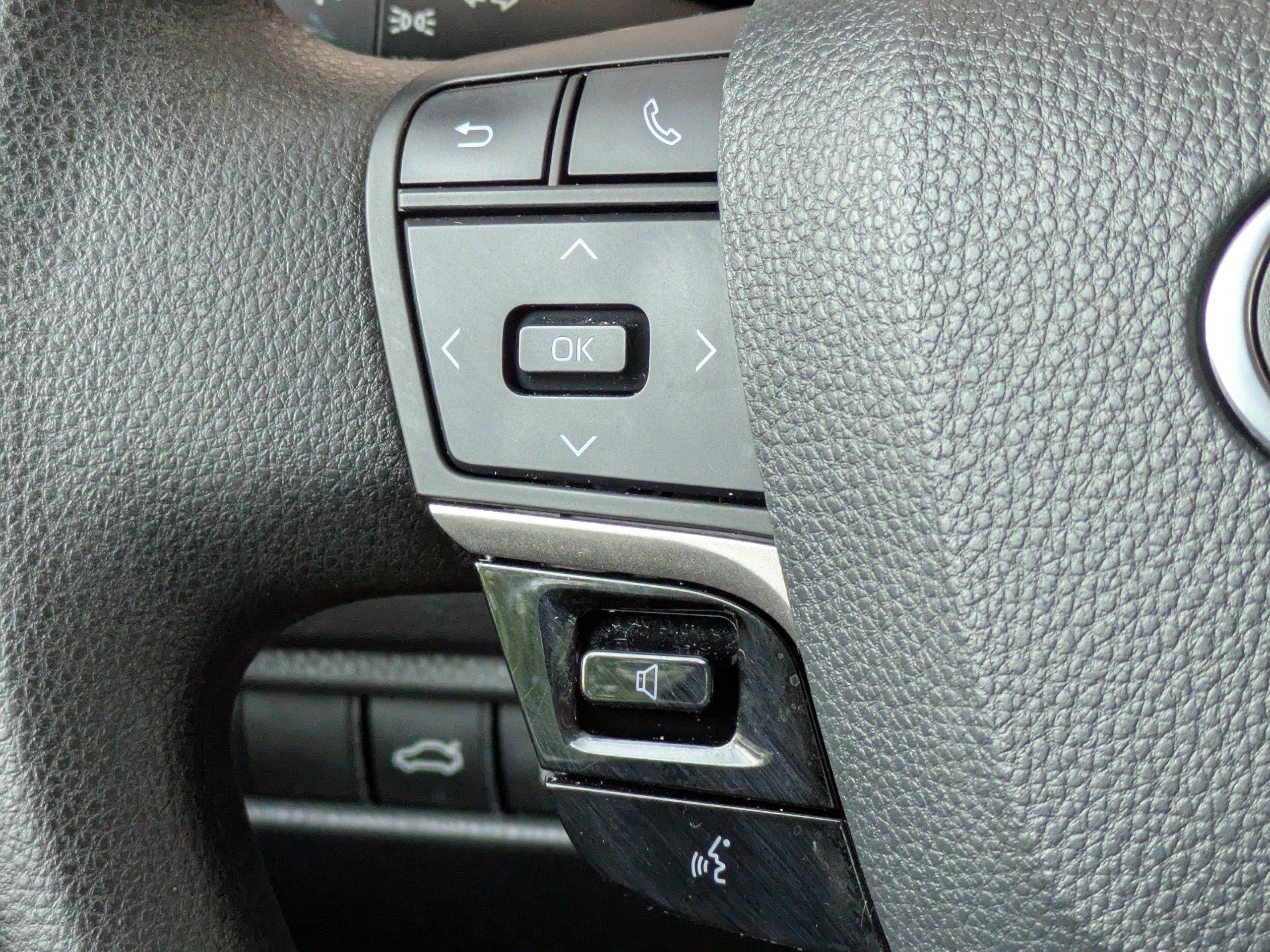 Used 2025 Toyota Camry LE w/ Convenience Package FWD image 24