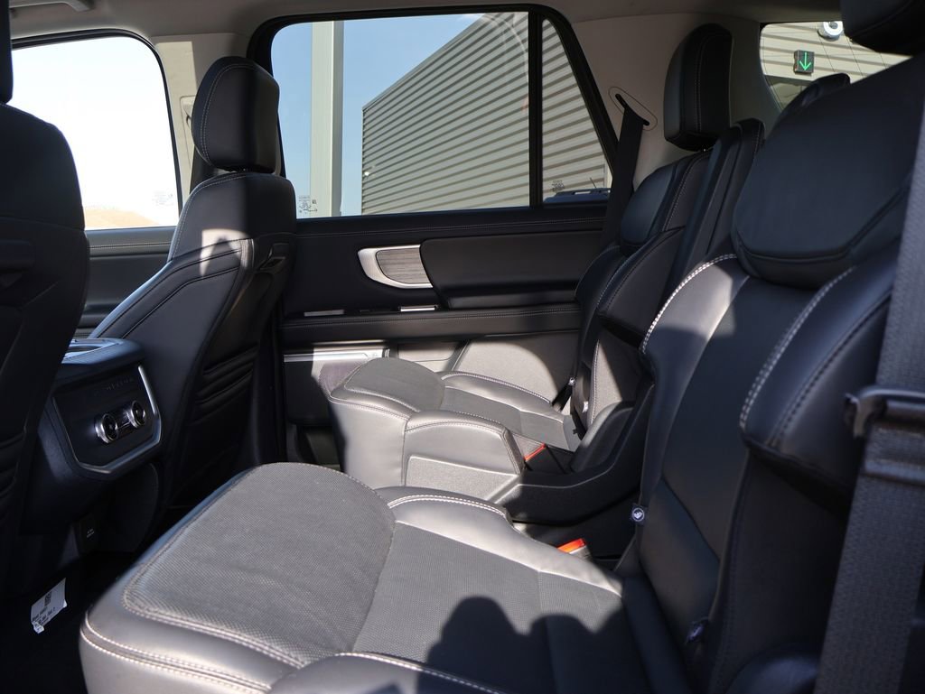 Certified 2025 Ford Expedition Platinum image 19