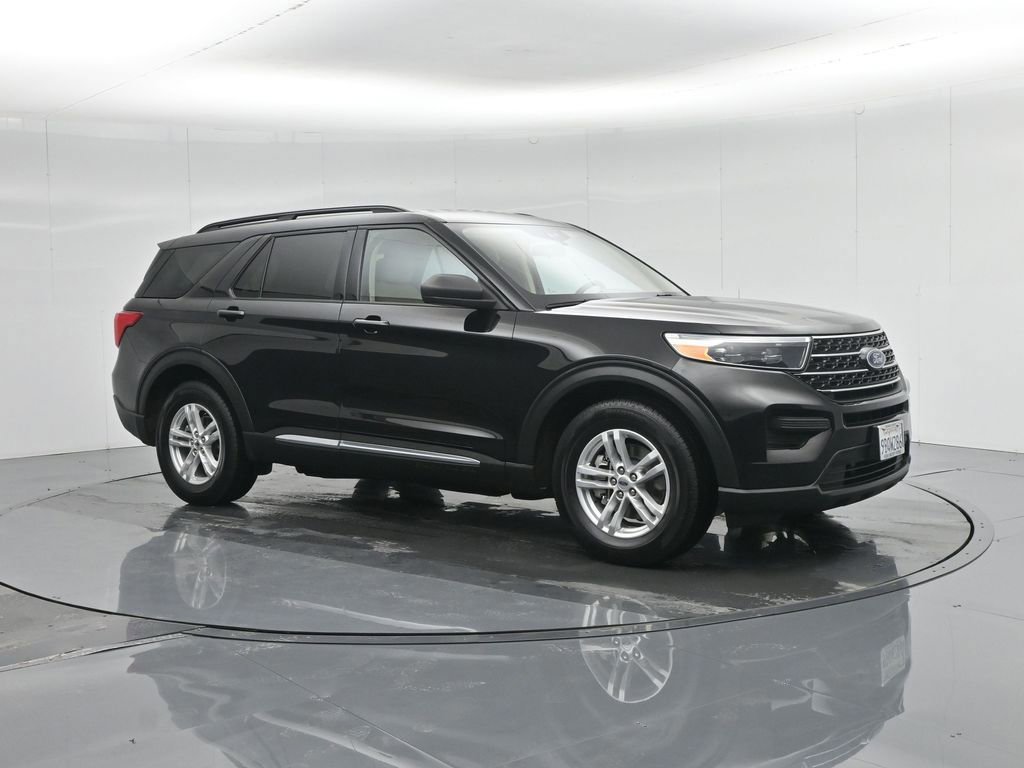 Certified 2022 Ford Explorer XLT image 3