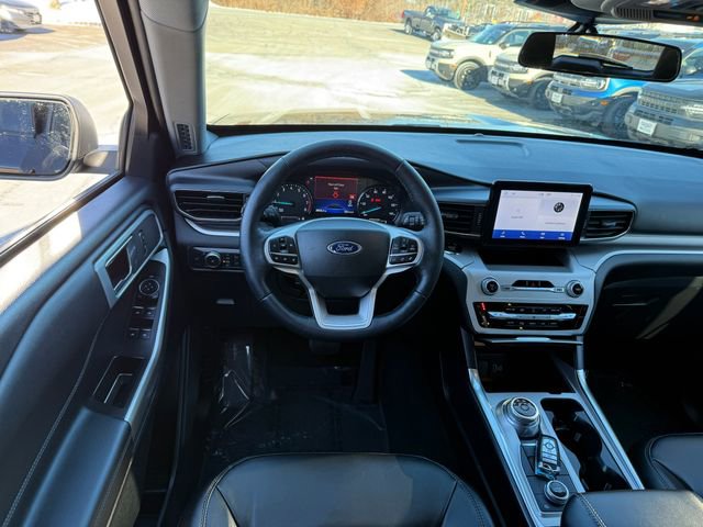 Certified 2022 Ford Explorer XLT w/ Equipment Group 202A image 6