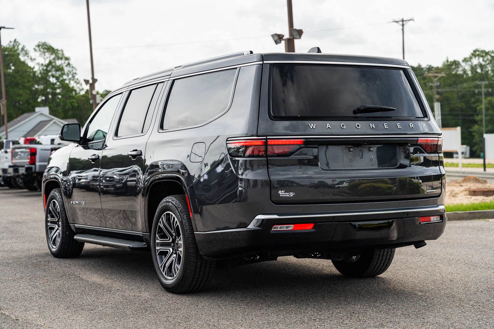 Used 2024 Jeep Wagoneer L Series II w/ Flexible Seating Group AWD/4WD image 5
