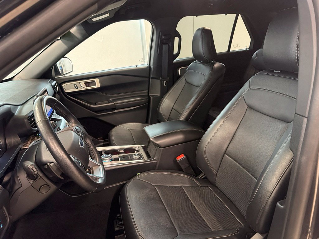 Certified 2020 Ford Explorer Limited w/ Hybrid Equipment Group 310A AWD/4WD image 13