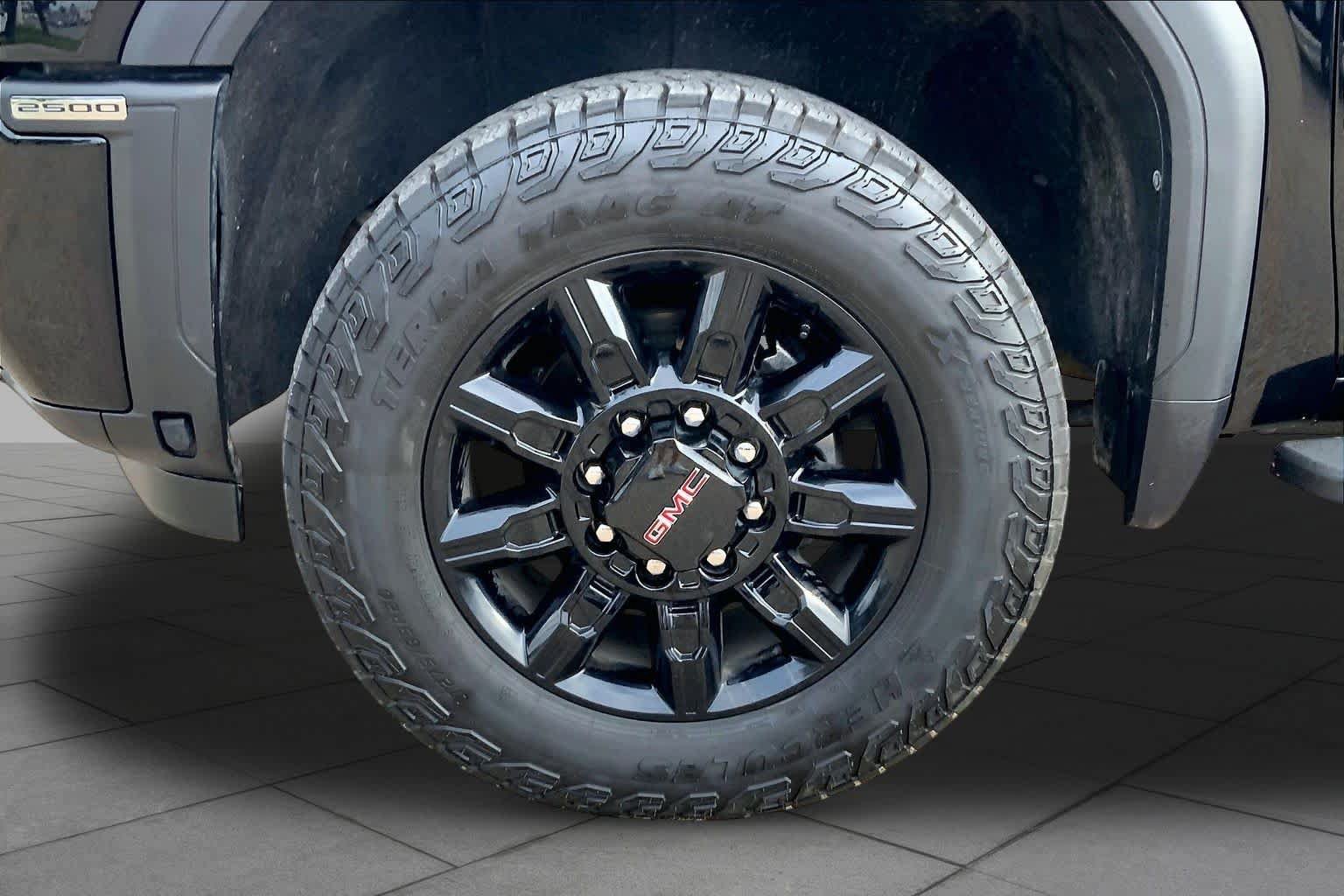 Used 2024 GMC Sierra 2500 AT4 w/ AT4 Premium Plus Package AWD/4WD image 11