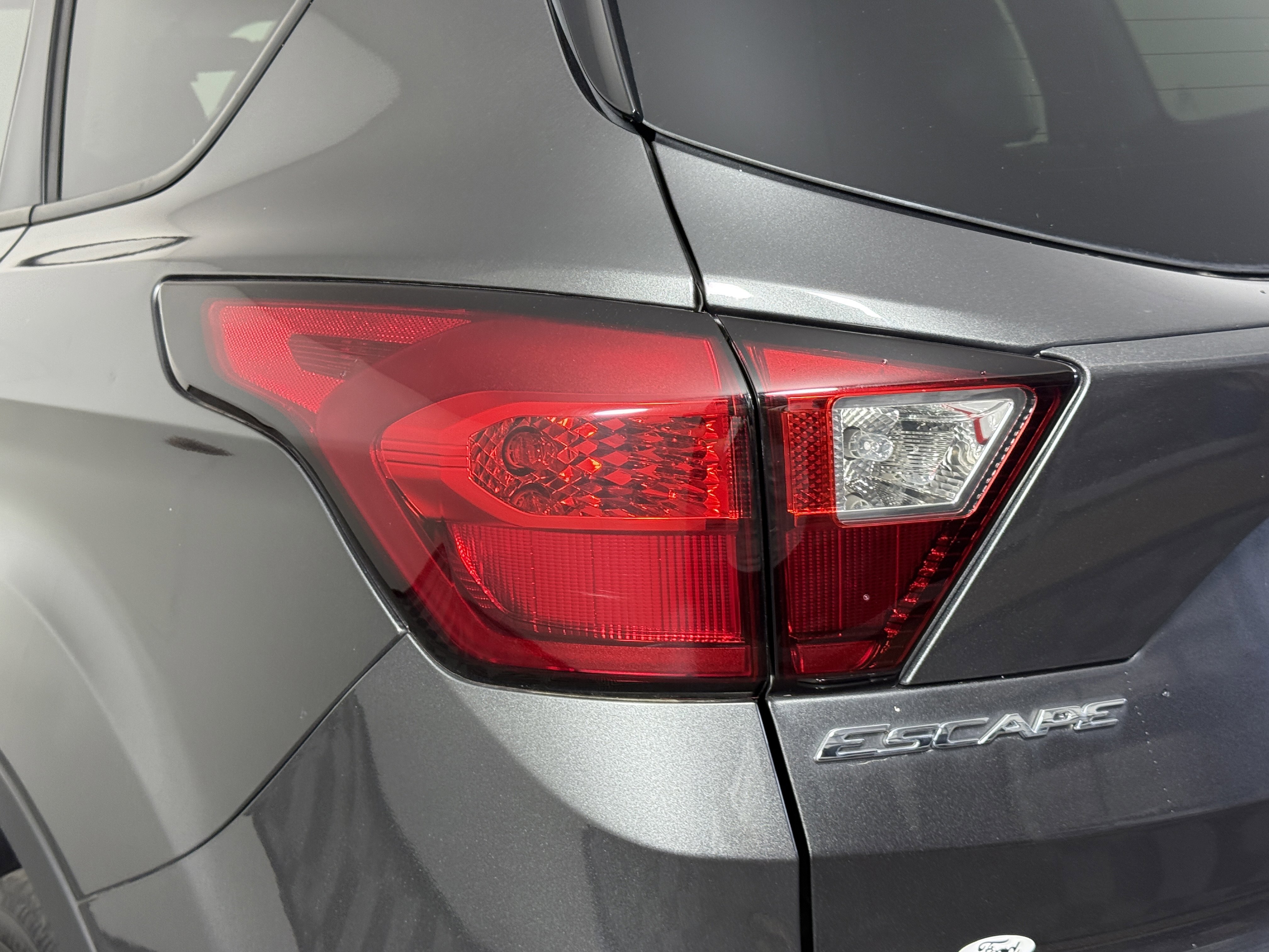 Certified 2019 Ford Escape SE FWD image 8