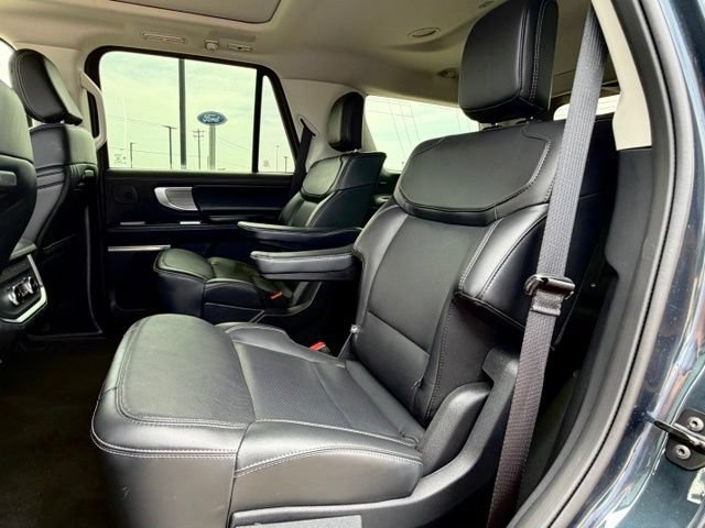 Certified 2025 Ford Expedition Platinum w/ Driver's Package AWD/4WD image 8