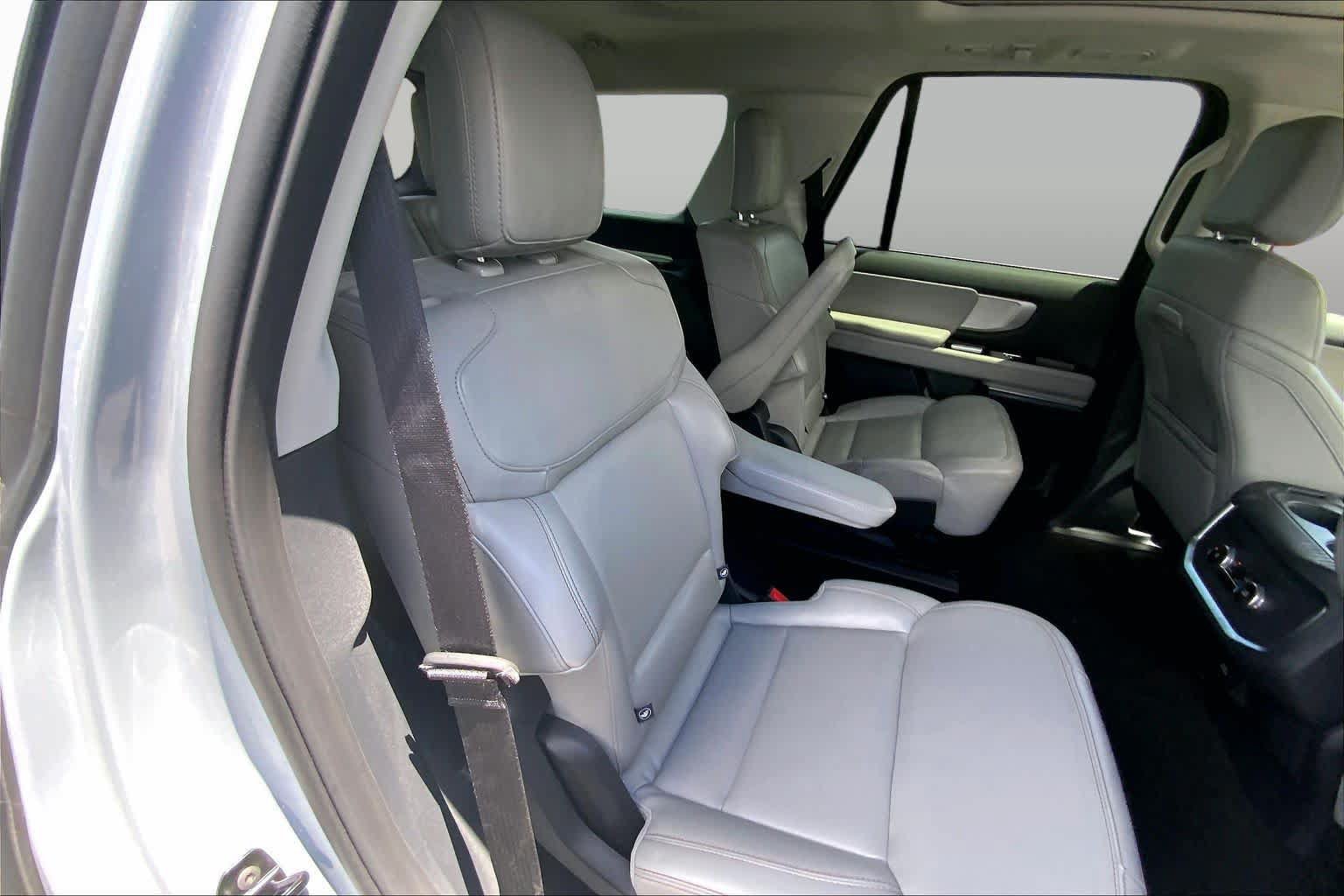 Certified 2025 Ford Expedition Active AWD/4WD image 19
