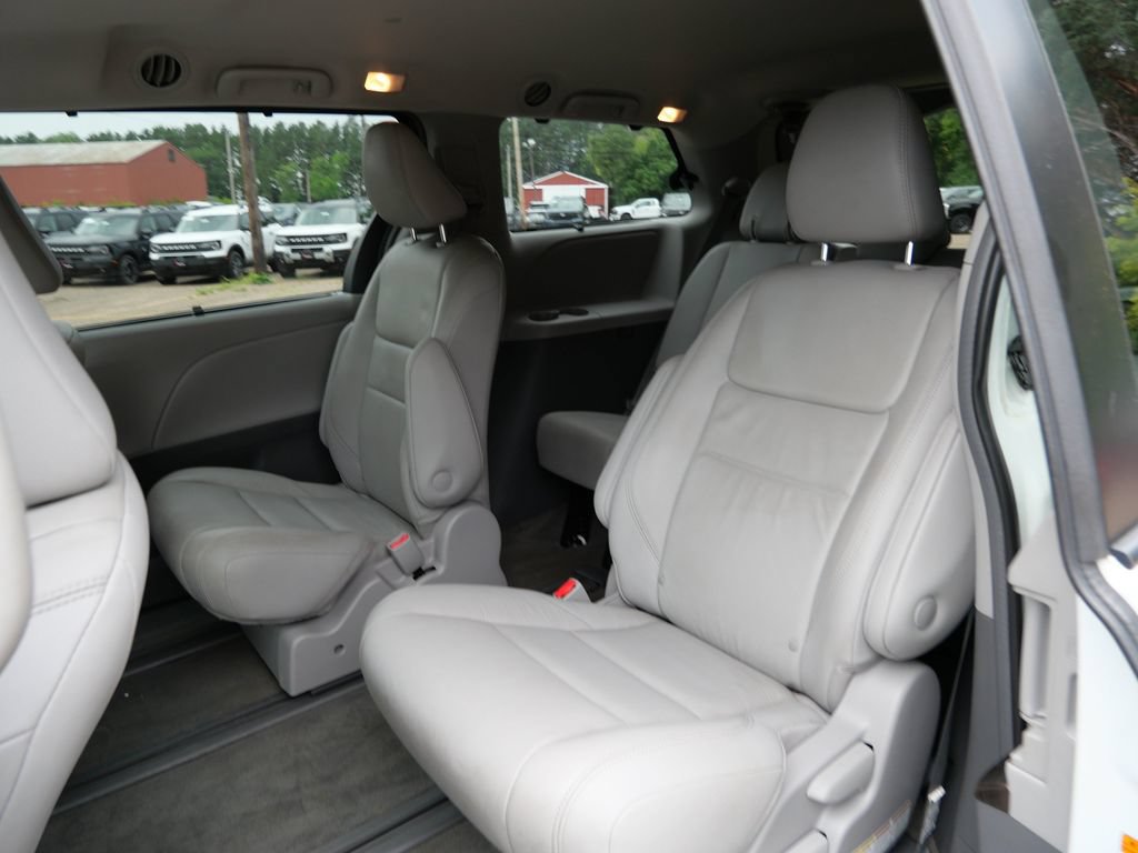 Used 2018 Toyota Sienna XLE w/ XLE Navigation Package AWD/4WD image 15