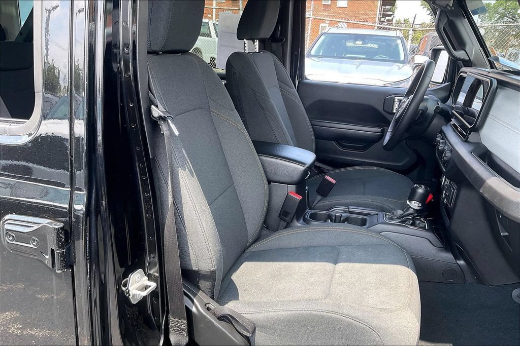 Used 2024 Jeep Wrangler Unlimited Sport AWD/4WD image 6