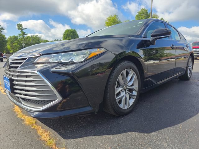 Used 2022 Toyota Avalon XLE w/ Moonroof Package FWD image 3