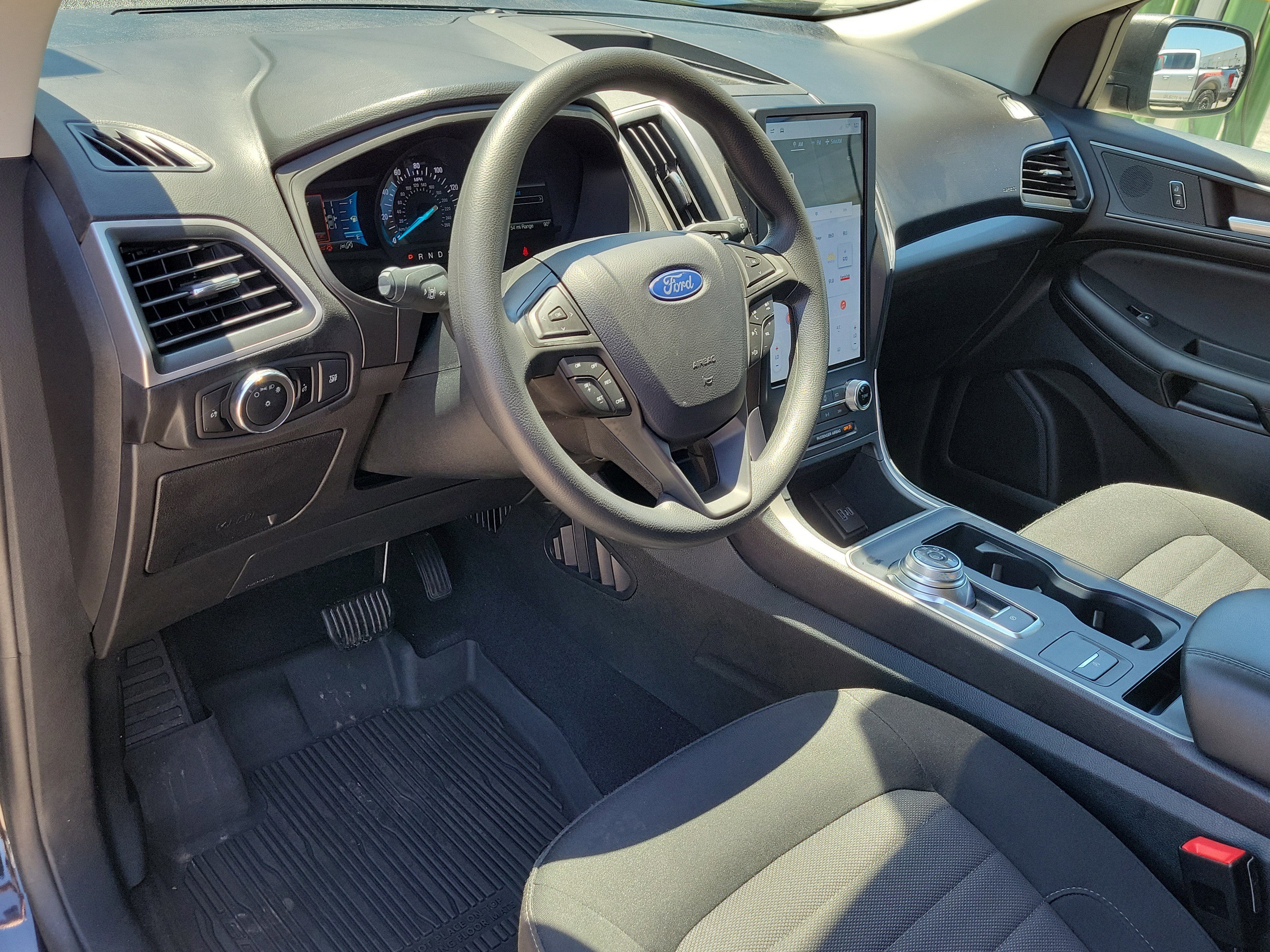 Certified 2024 Ford Edge SE image 21