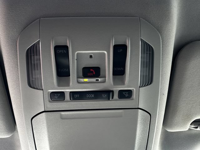Used 2024 Toyota Highlander XLE AWD/4WD image 25