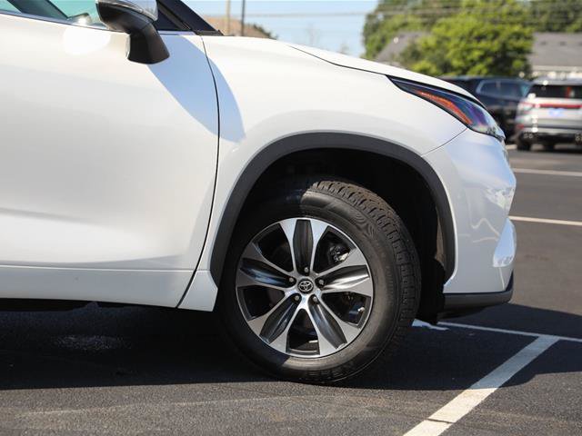 Used 2023 Toyota Highlander XLE FWD image 7