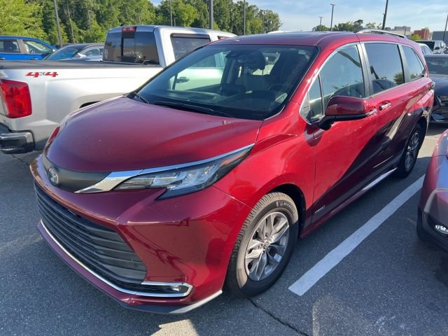 Used 2021 Toyota Sienna XLE FWD image 1