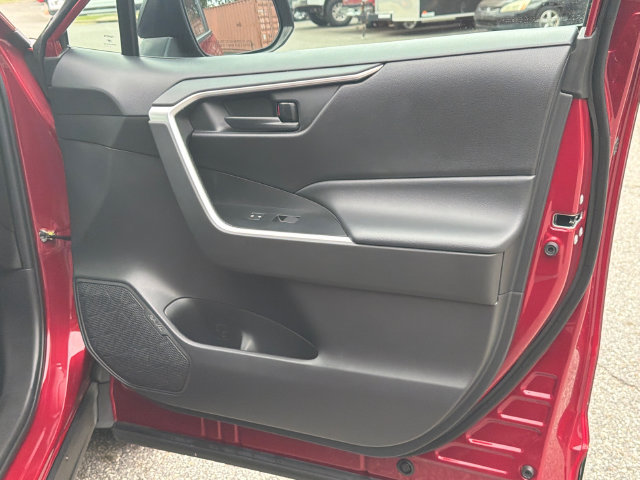 Used 2022 Toyota RAV4 LE FWD image 16