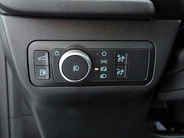 Certified 2020 Ford Escape Titanium AWD/4WD image 19
