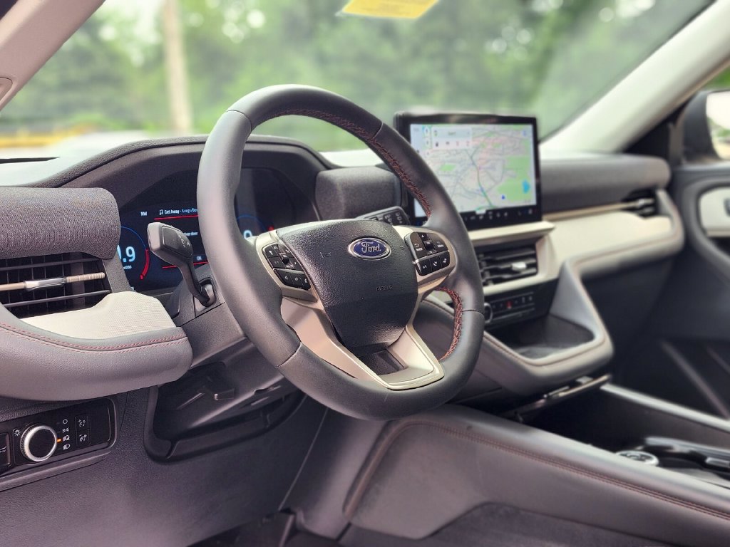 Certified 2025 Ford Explorer Active AWD/4WD image 20